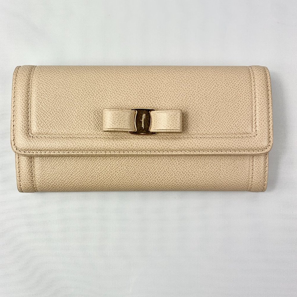 Salvatore Ferragamo Vara Bow Wallet Pebble Calf